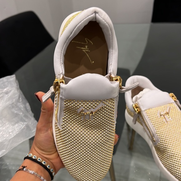 Giuseppe zanotti white with gold studded sneakers brand new never worn !!! - Picture 7 of 8